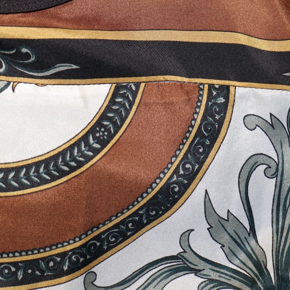 Short sleeve top w/silk front & black tee back - Picture 11 of 11